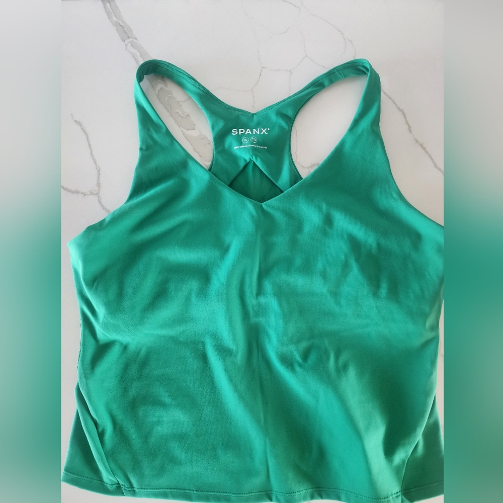 SPANX Get Moving Shelf Tank Top Sz XL